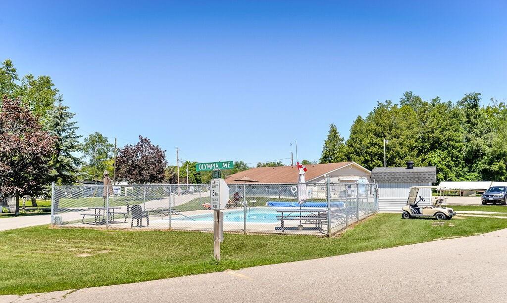 Pool — Mini Lakes, Puslinch, Toronto