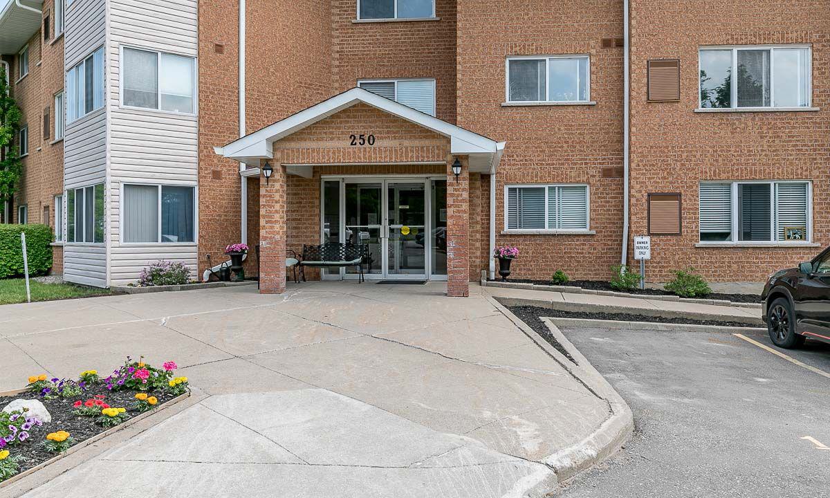 Entrance — 250 Robert Street, Melancthon, Toronto