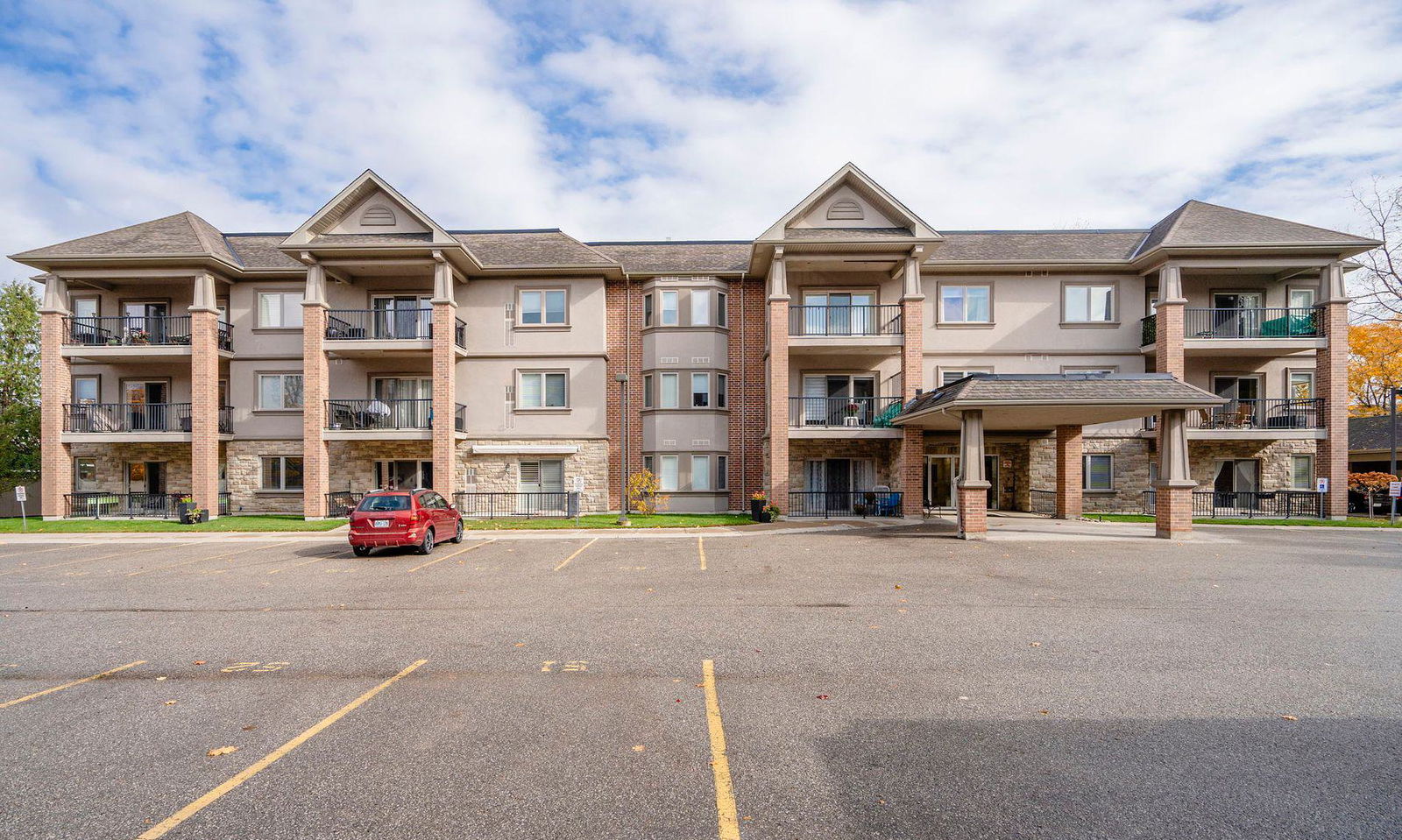 Maple Crest, Springwater, Toronto