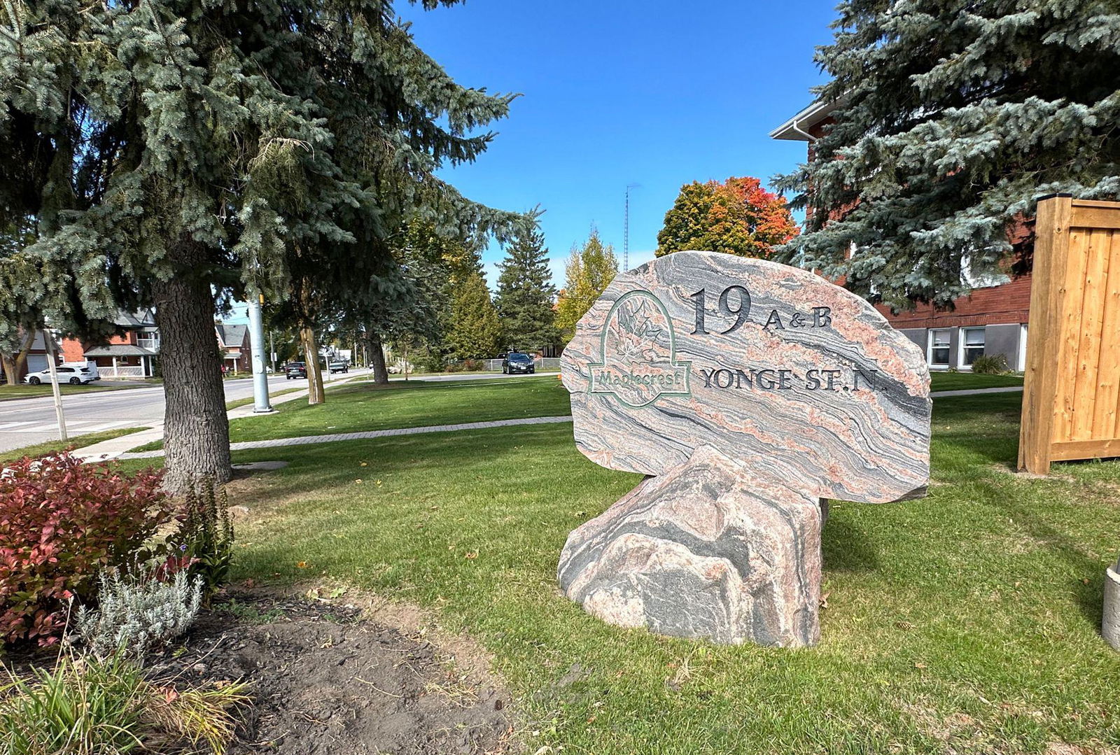 Maple Crest, Springwater, Toronto