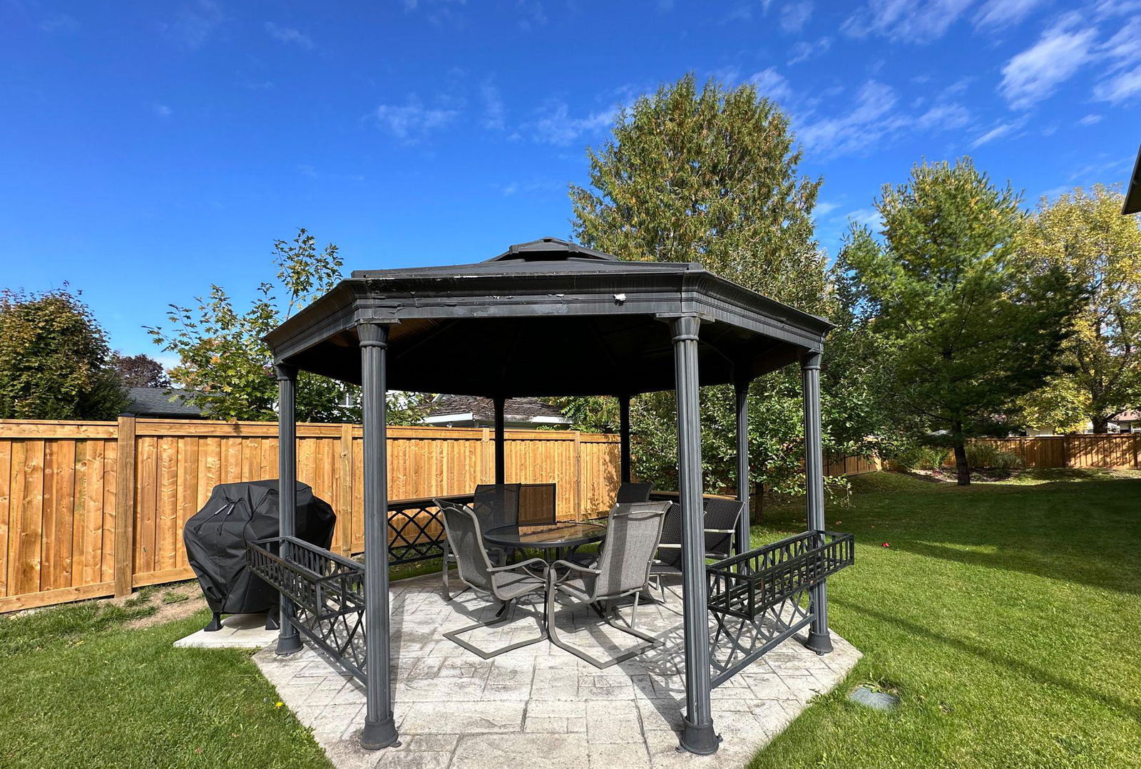 Patio — Maple Crest, Springwater, Toronto