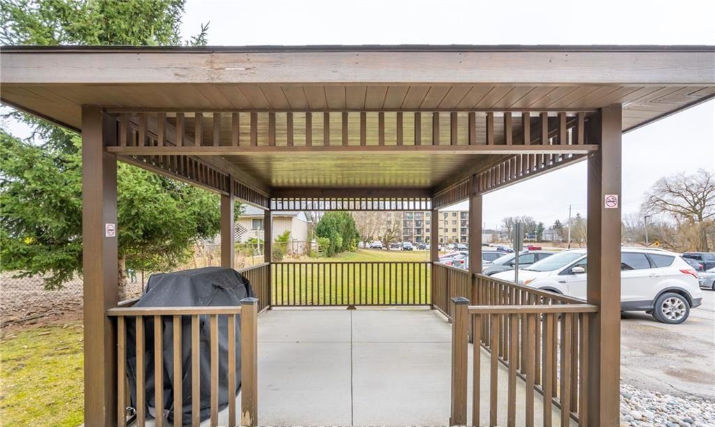 Patio — Dukeshire, Strathroy-Caradoc, Toronto