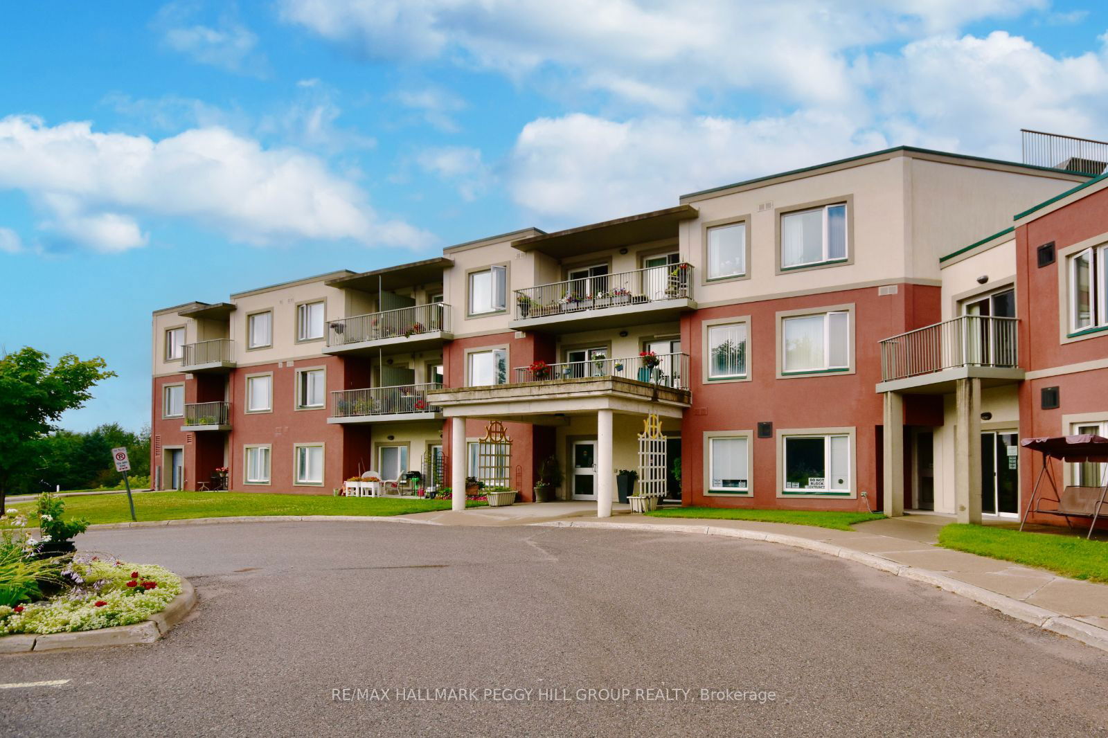 Le Villageois Lafontaine, Tiny, Toronto