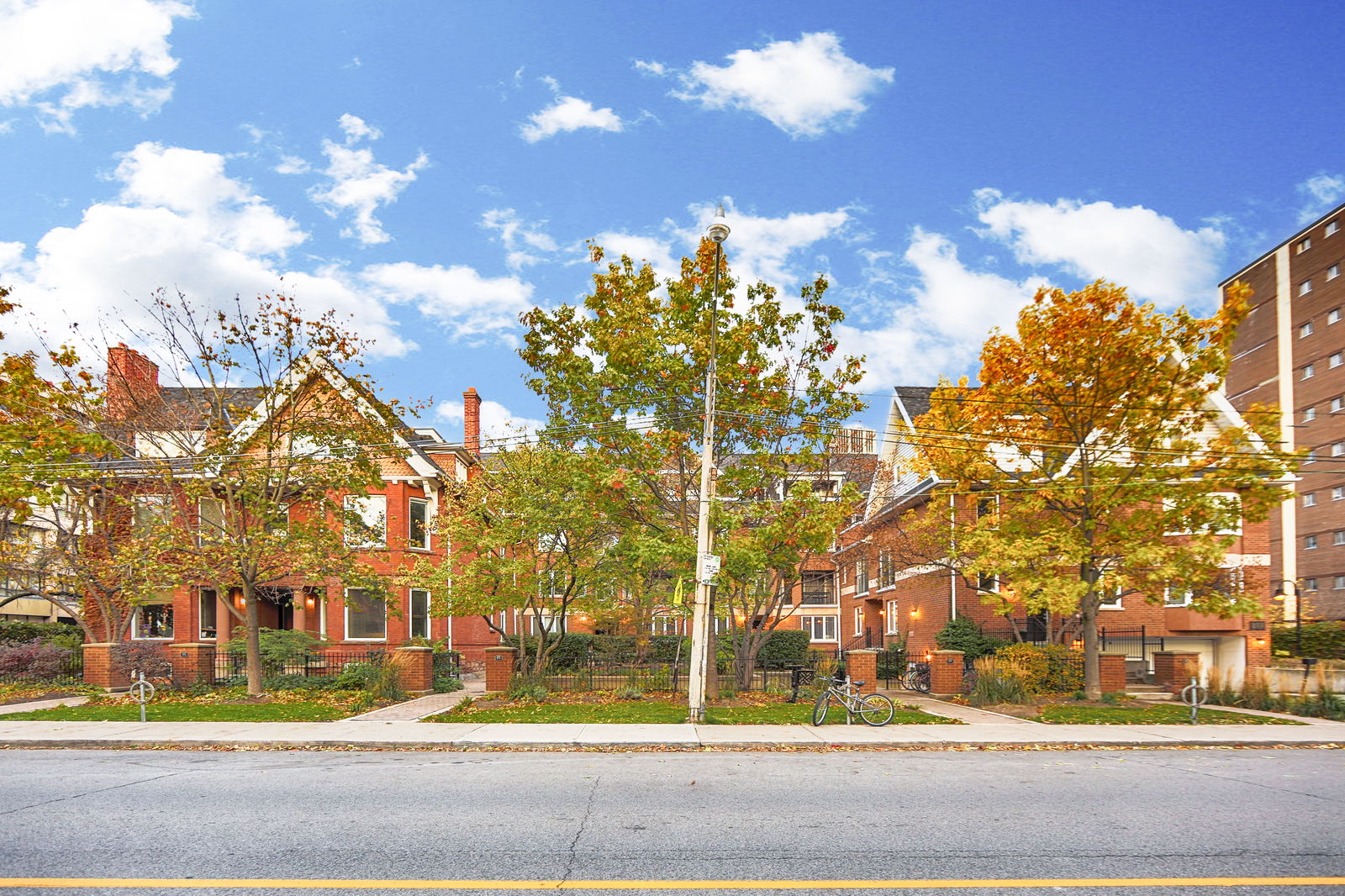 Exterior Facade — Sloane Square Townhomes, Downtown, Toronto