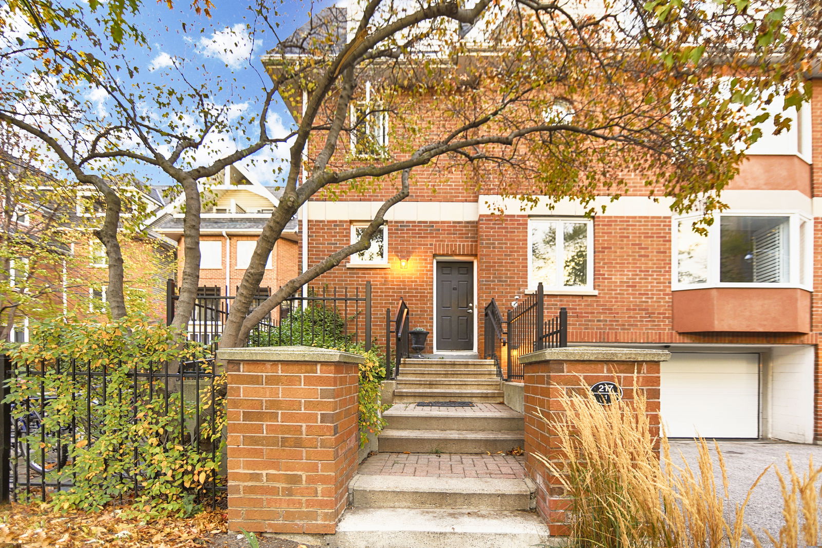 Entrance — Sloane Square Townhomes, Downtown, Toronto