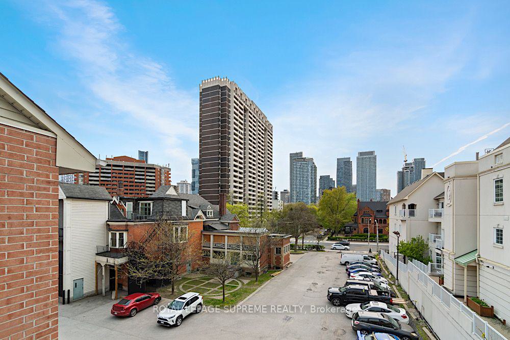 Skyline — Wellesley Estates, Downtown, Toronto