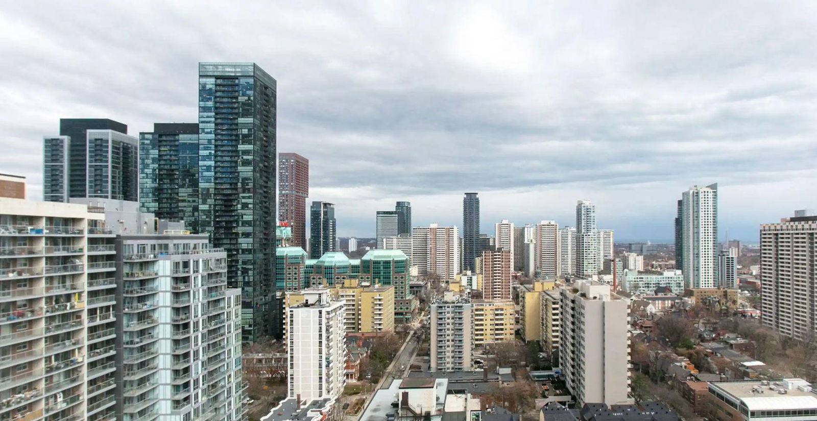 Skyline — Isabella Court, Downtown, Toronto