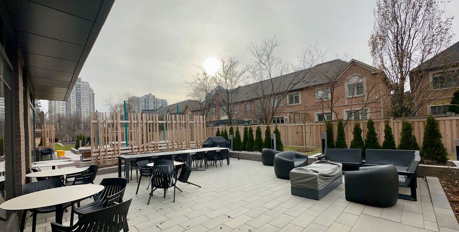 Patio — Boulevard at the Thornhill, Vaughan, Toronto