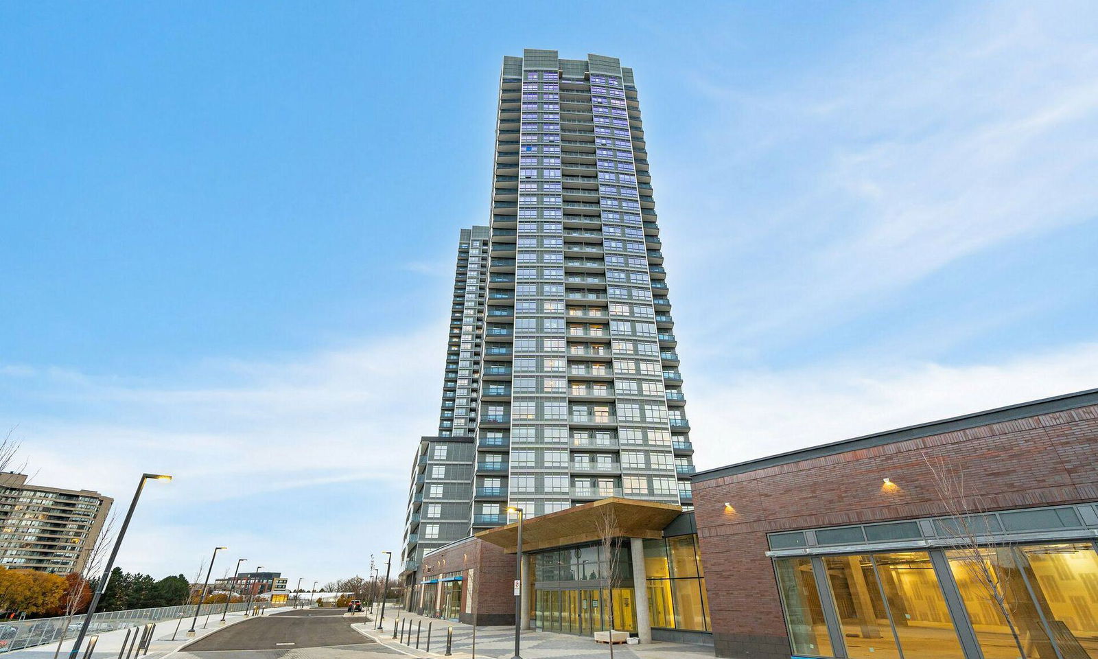 Exterior Side — Promenade Park Towers Building B, Vaughan, Toronto