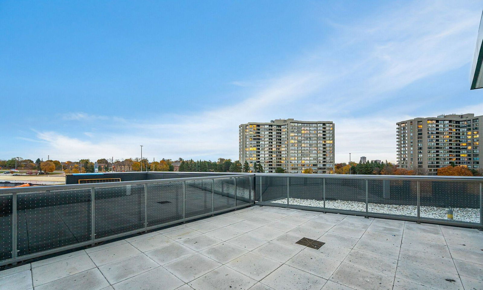 Rooftop Deck — Promenade Park Towers Building B, Vaughan, Toronto