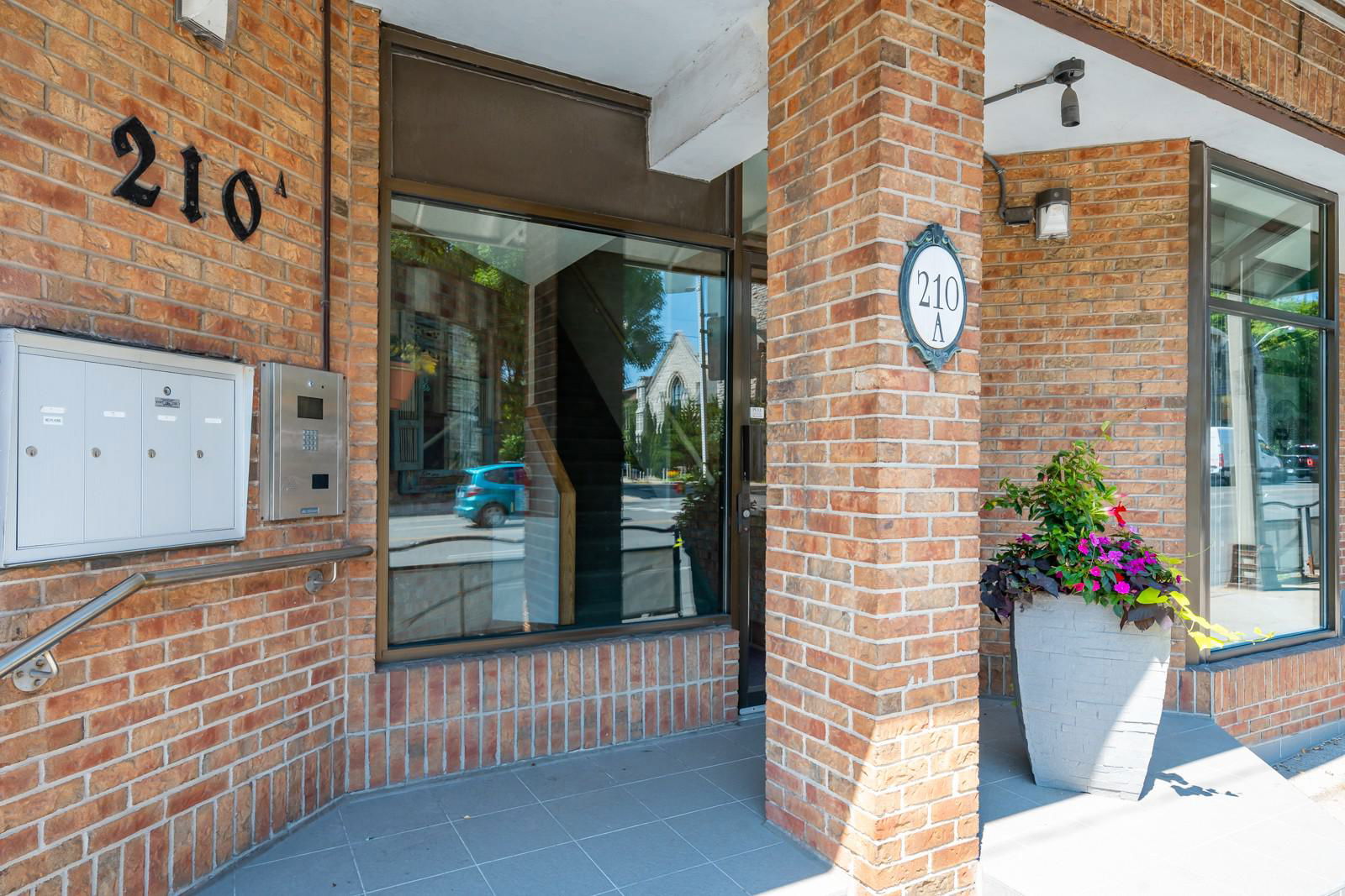 Entrance — 210 Avenue Road Townhomes , Downtown, Toronto