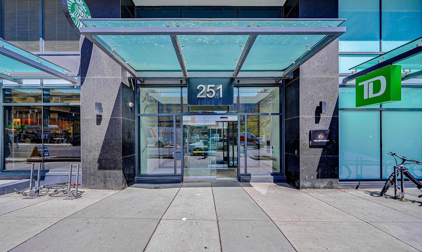 Entrance — Dundas Square Gardens Condos, Downtown, Toronto