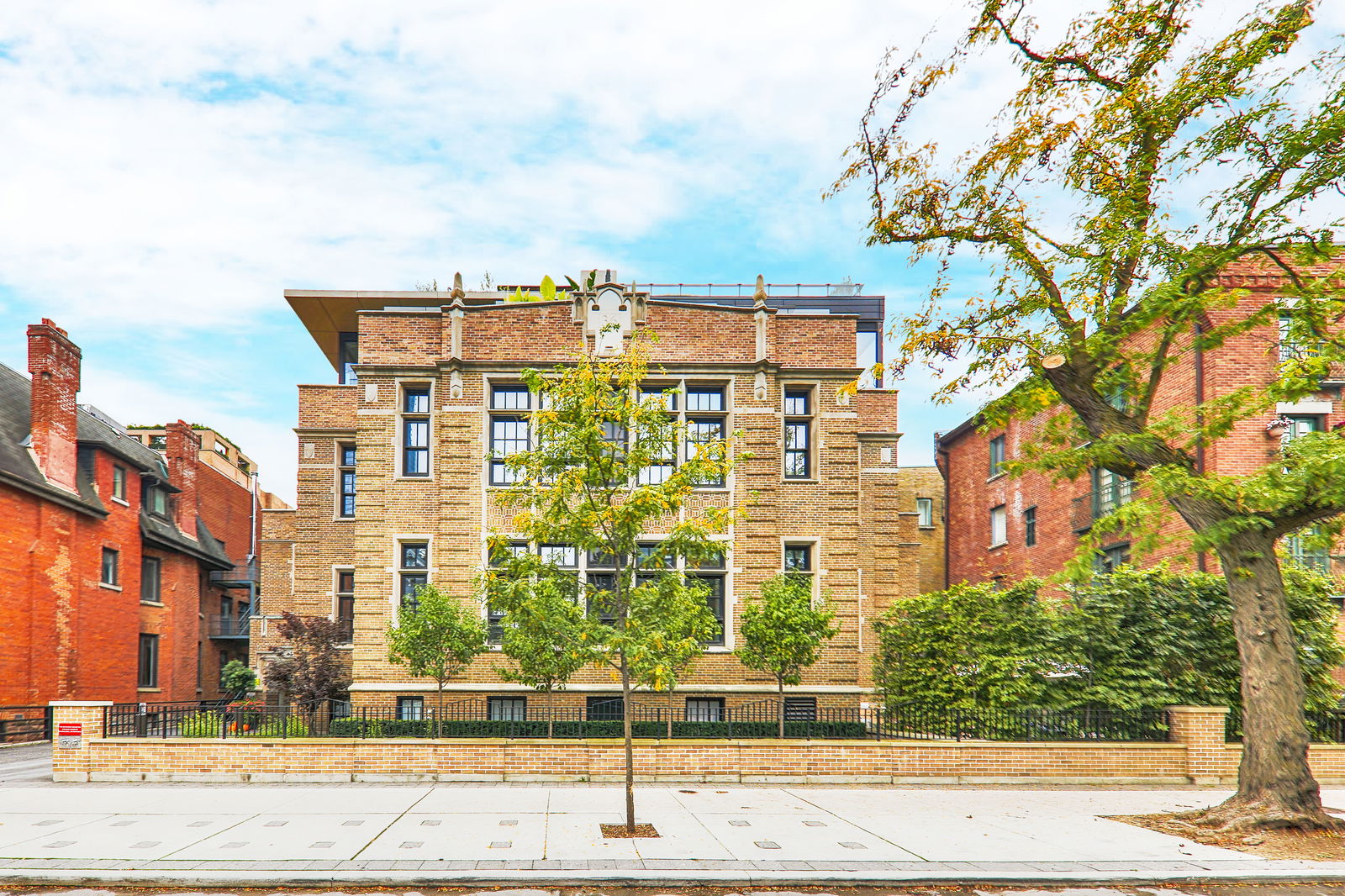 Exterior Facade — 36 Hazelton, Downtown, Toronto