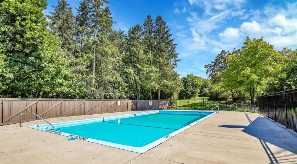 Pool — Reaney Court, Ottawa, Toronto