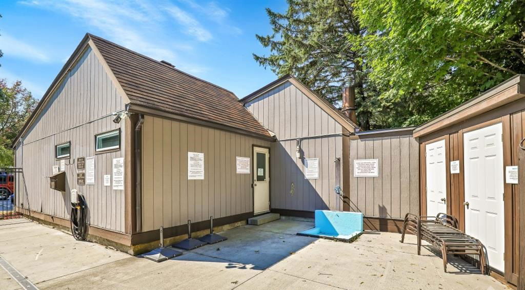 Patio — Reaney Court, Ottawa, Toronto