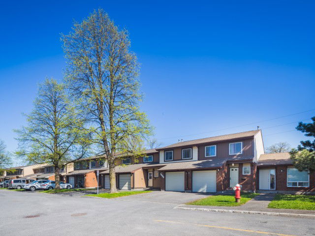 Mary Jane Crescent Townhouses, Ottawa, Toronto
