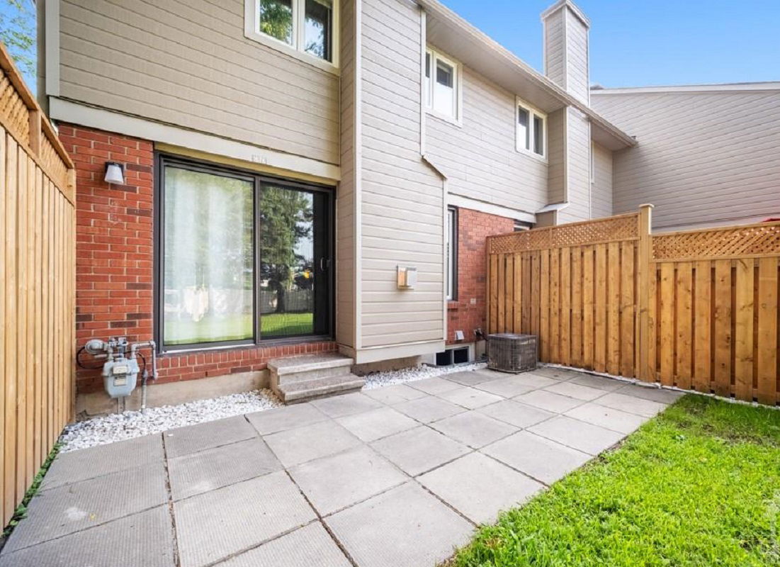 Patio — Jeanne d'Arc Village, Ottawa, Toronto