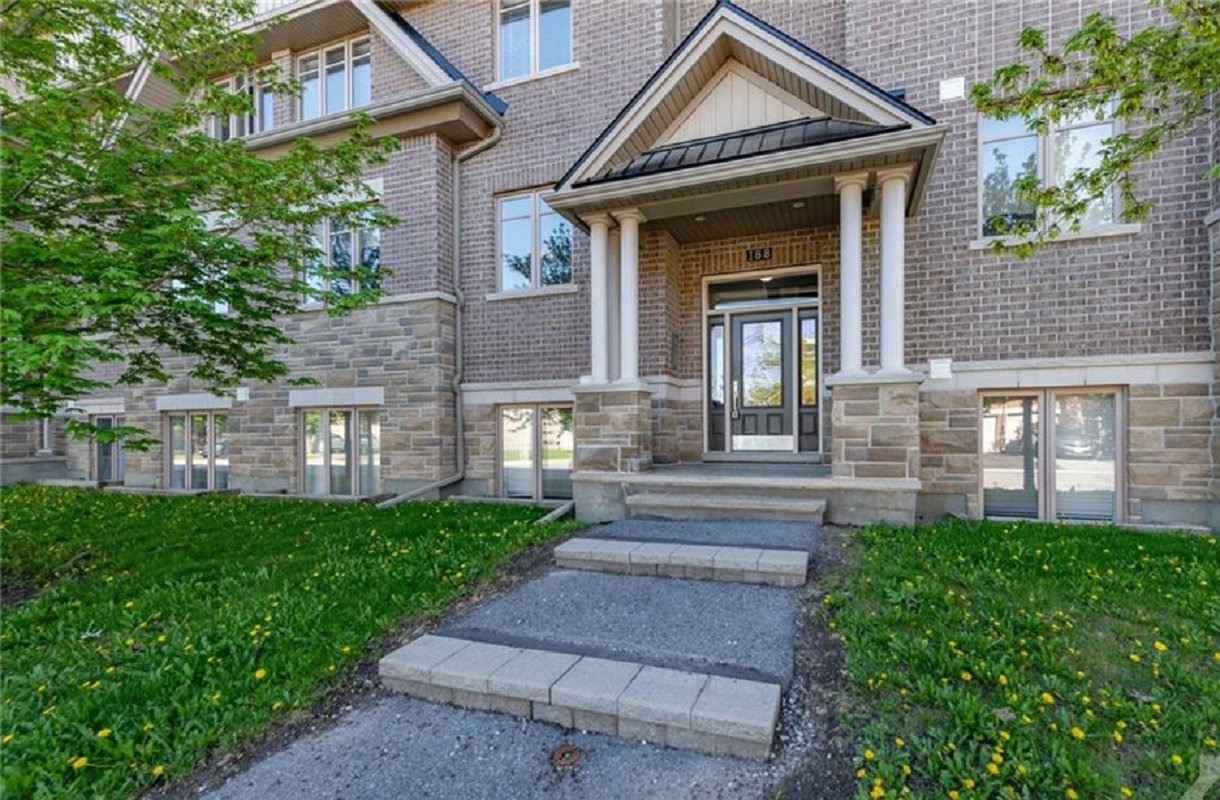 164-192A Hornchurch Lane, Woodroffe Jade, Entrance