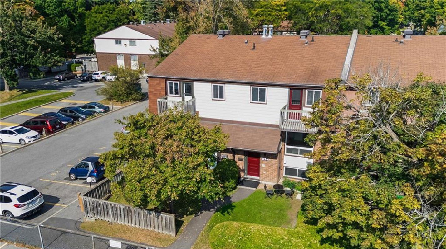 Les Jardins de Montfort, Ottawa, Toronto