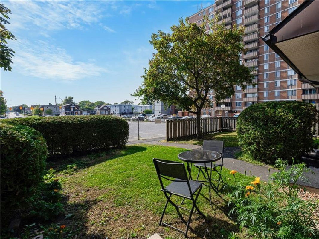 Les Jardins de Montfort, Ottawa, Toronto