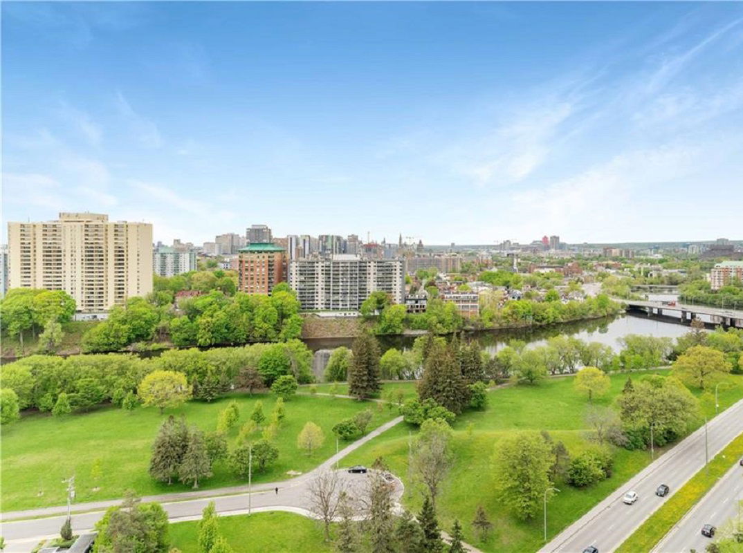 Skyline — La Tiffani, Ottawa, Toronto