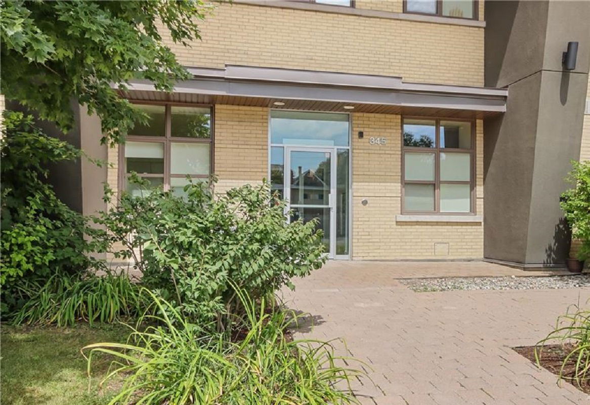 Entrance — Le St. Denis, Ottawa, Toronto