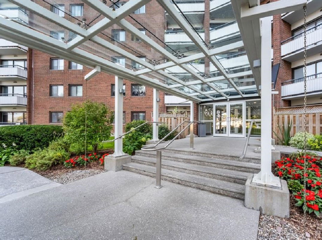 Entrance — Chesterton Towers, Ottawa, Toronto