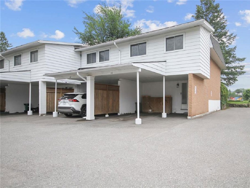 Exterior Side — Alison Korn Private, Ottawa, Toronto