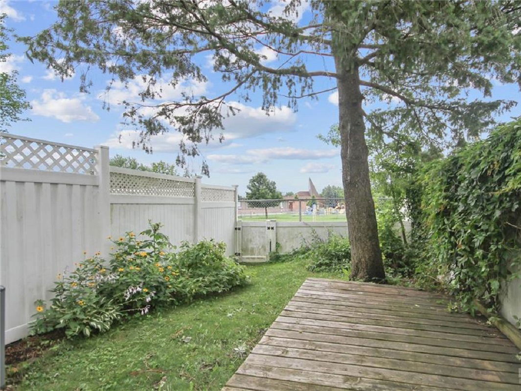 Patio — Alison Korn Private, Ottawa, Toronto