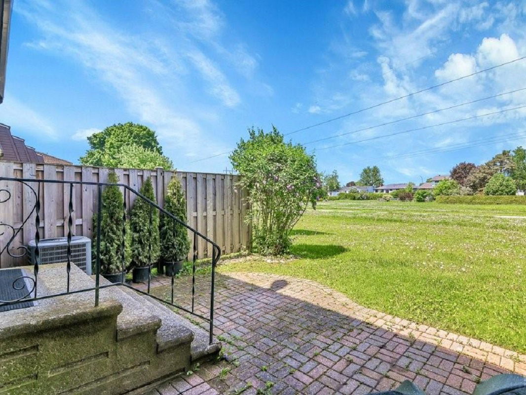 Patio — 2 Bertona, Ottawa, Toronto