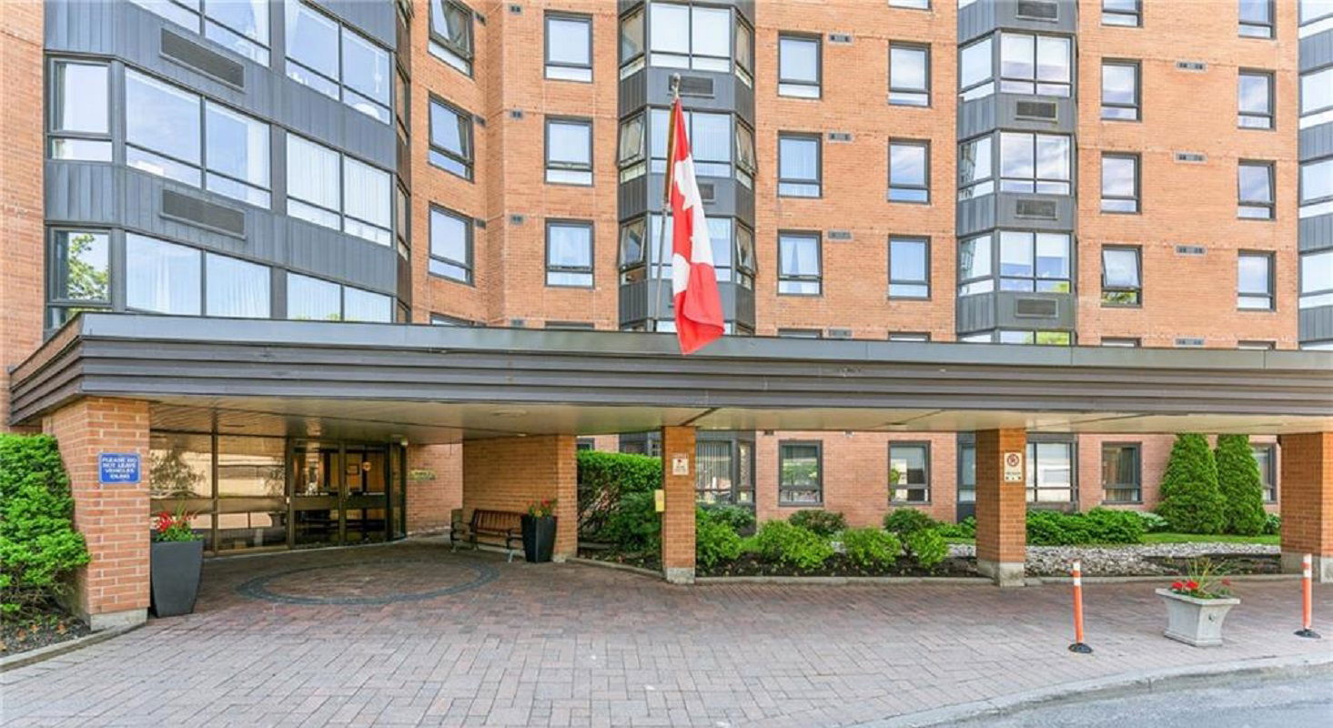 Entrance — Sophia 1 Residences, Ottawa, Toronto