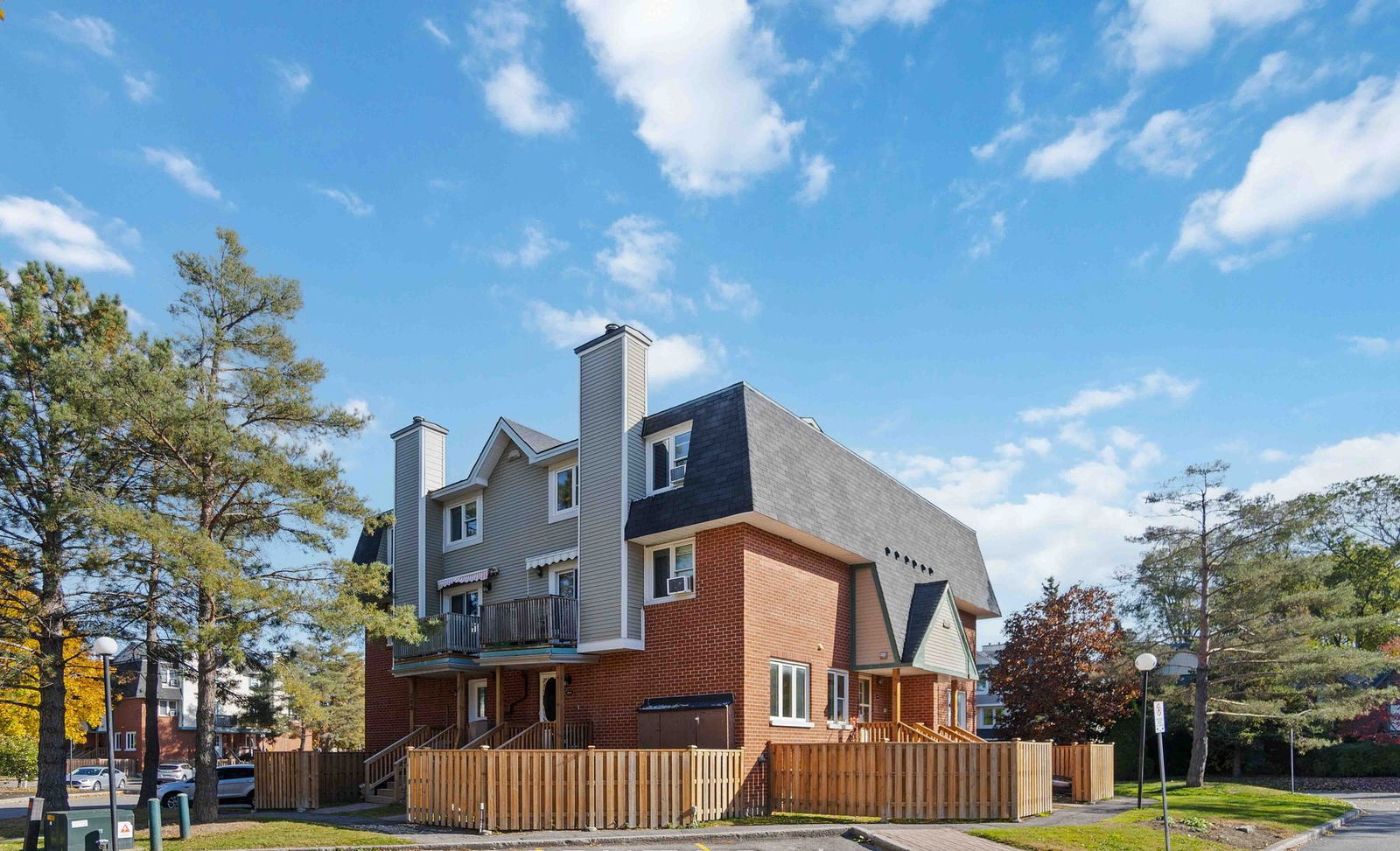 Robertson Court, Ottawa, Toronto