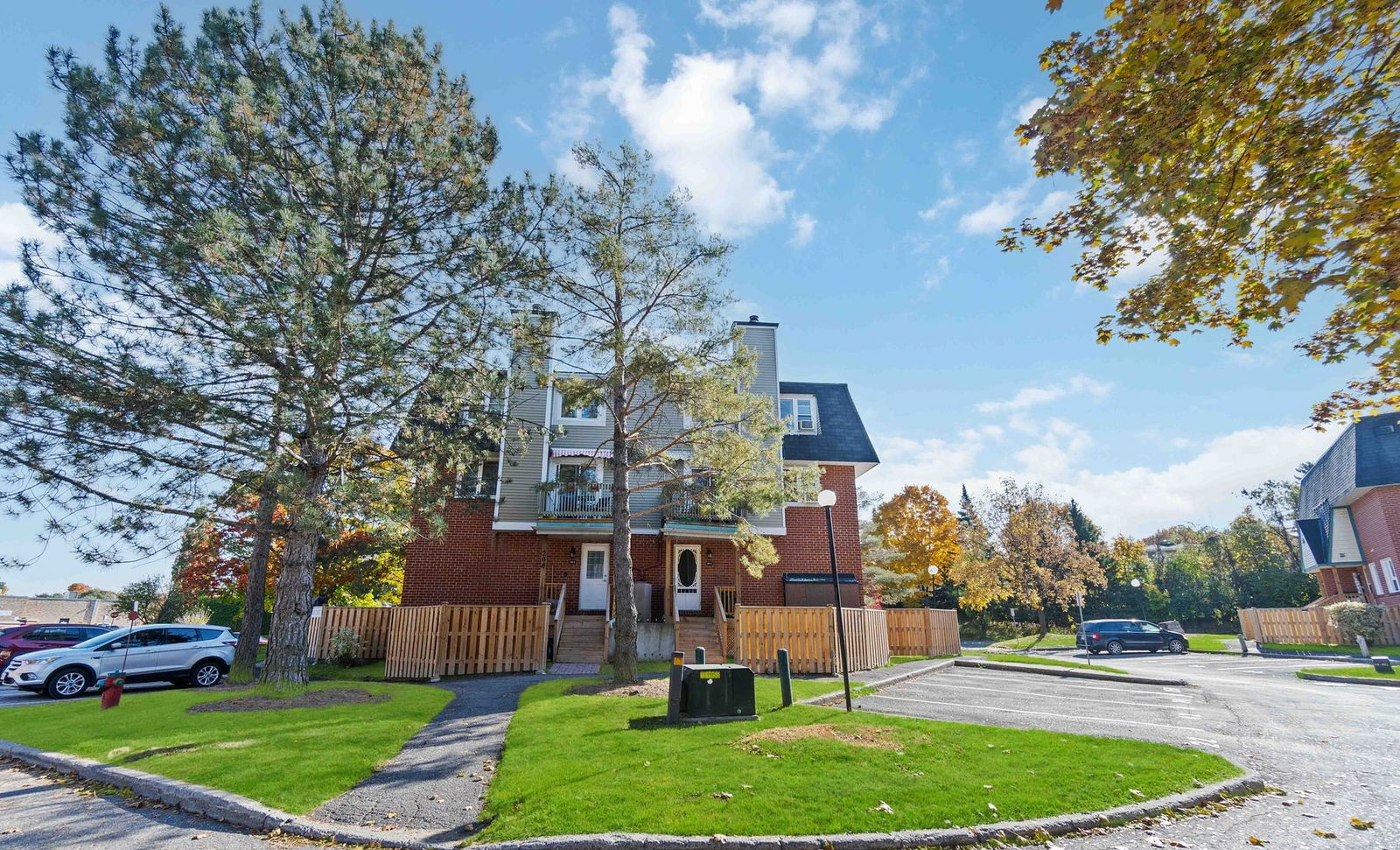 Robertson Court, Ottawa, Toronto