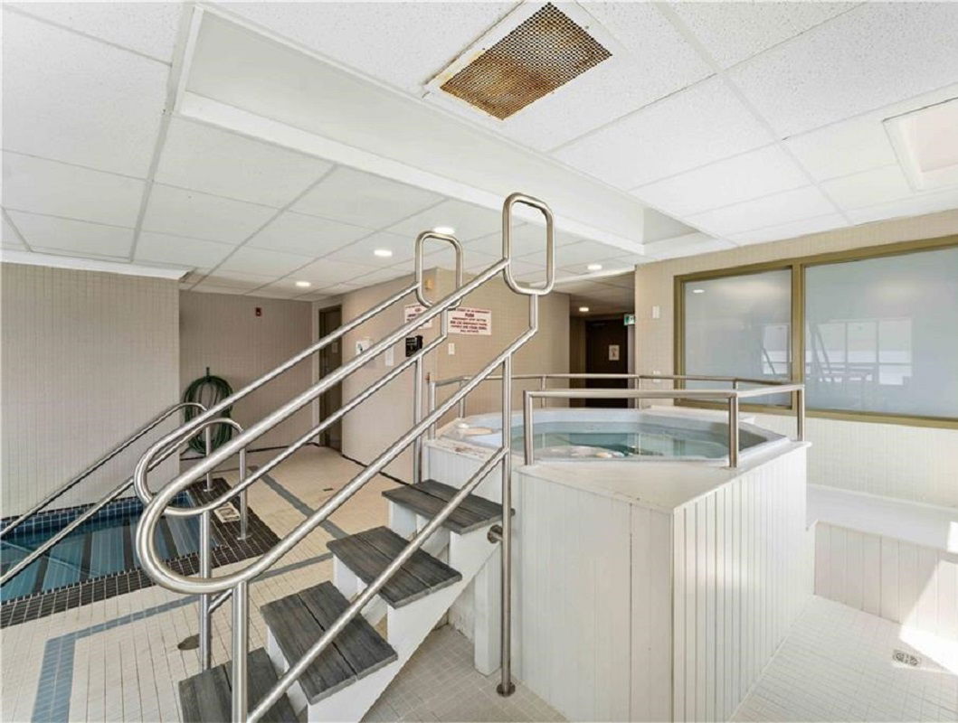 The Crystelle, Ottawa, Toronto