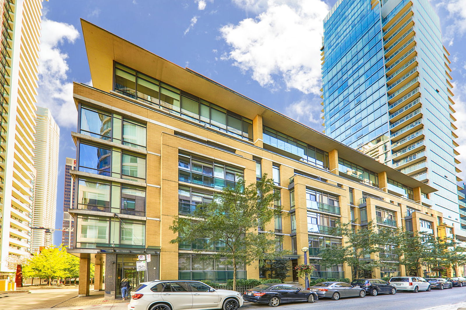 Exterior — The Villas at 18 Yorkville, Downtown, Toronto