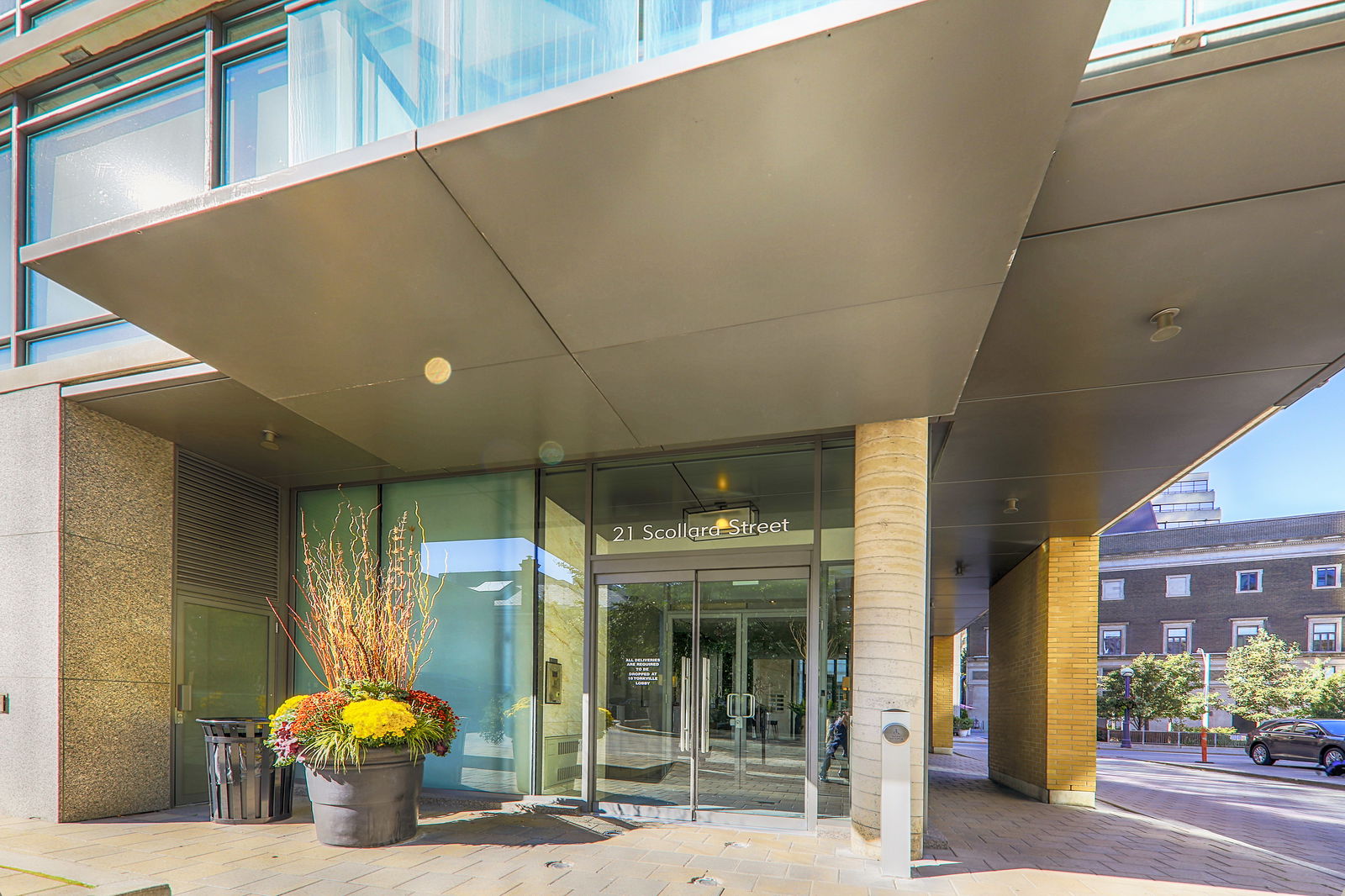 Entrance — The Villas at 18 Yorkville, Downtown, Toronto