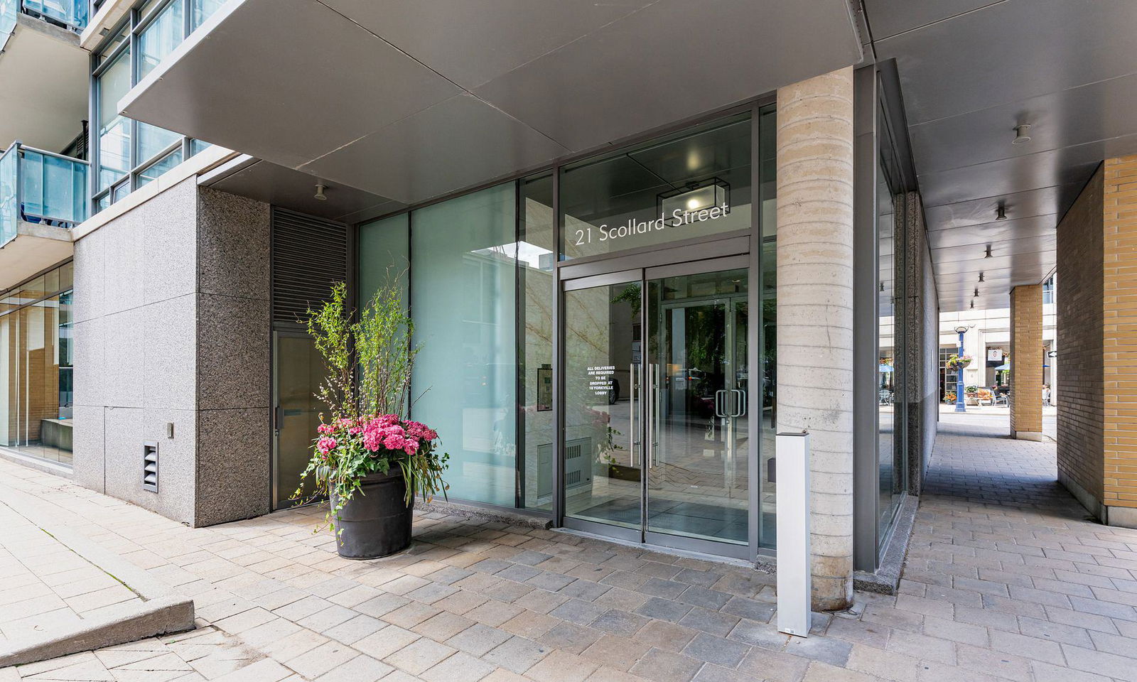 Entrance — The Villas at 18 Yorkville, Downtown, Toronto