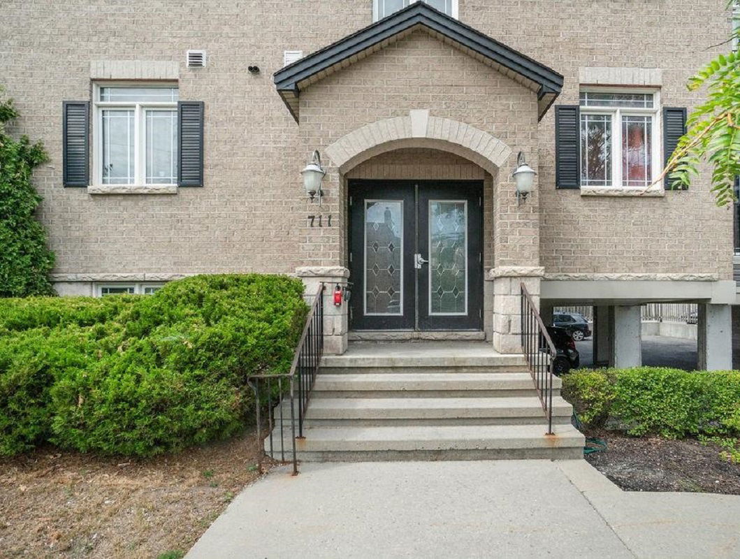 Entrance — 711 Churchill North, Ottawa, Toronto