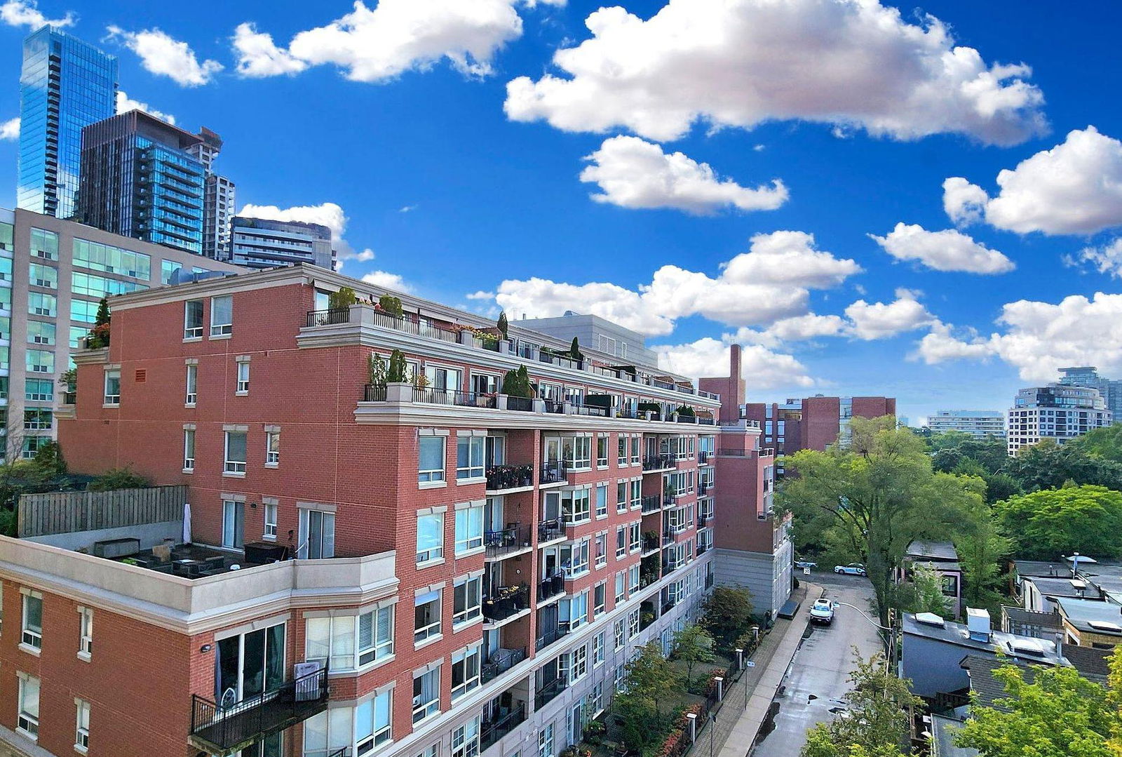 Exterior Side — The Ramsden, Downtown, Toronto