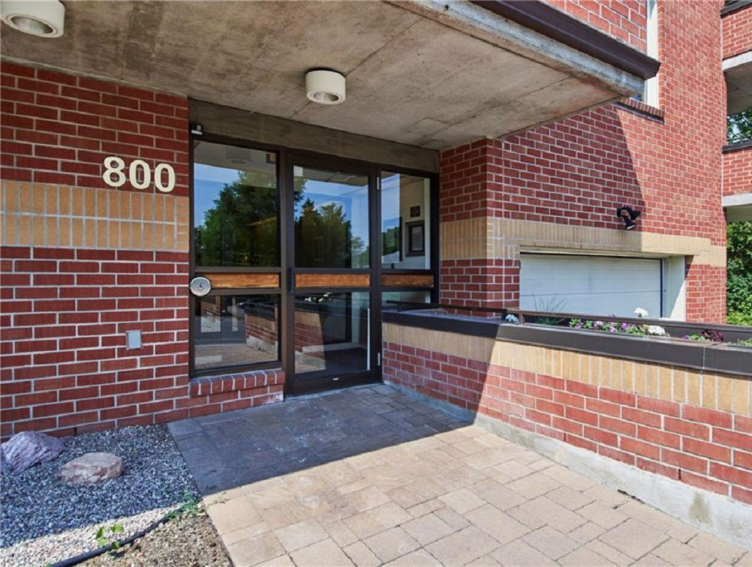 Entrance — 800 McKellar Avenue, Ottawa, Toronto