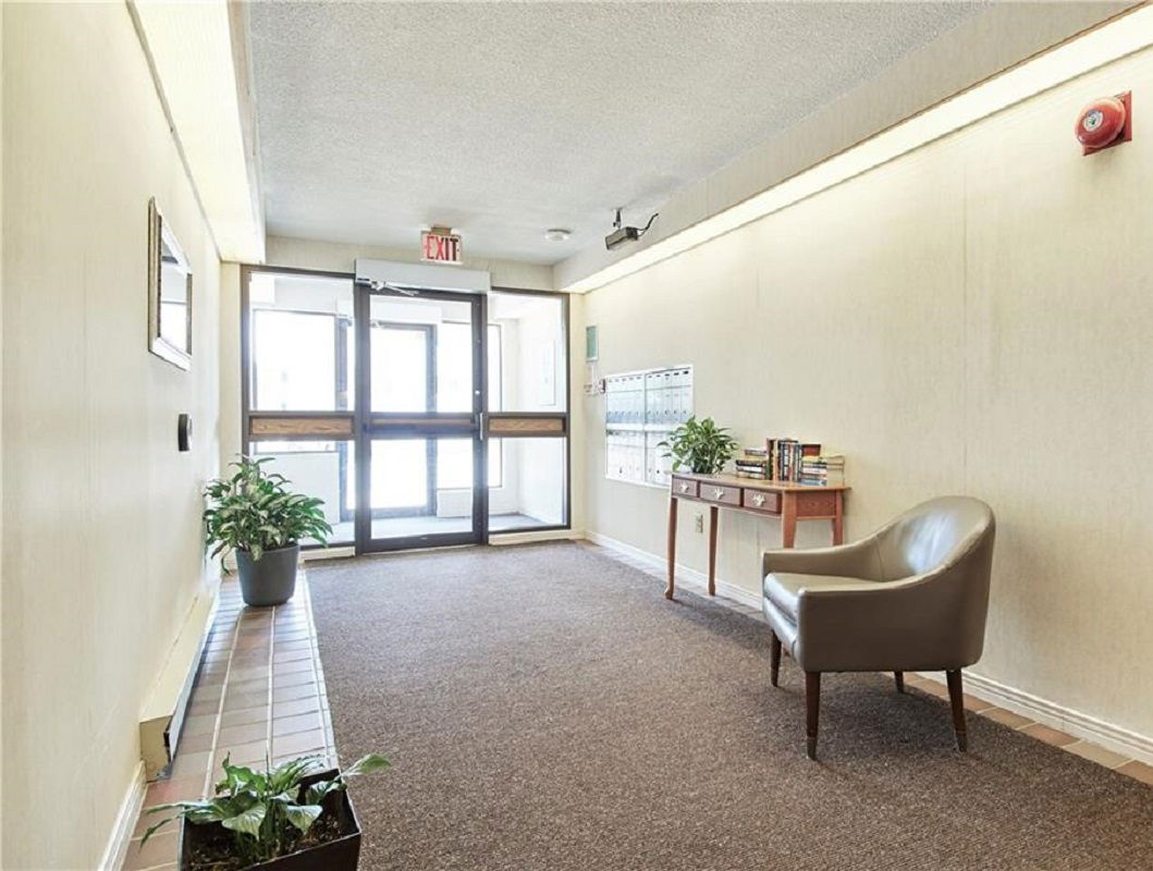 Lobby — 800 McKellar Avenue, Ottawa, Toronto