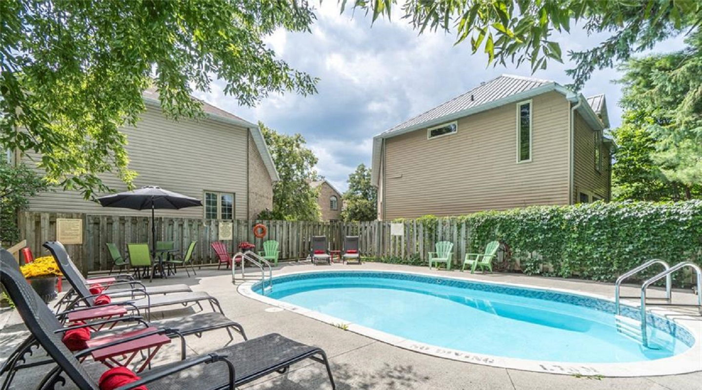 Pool — Mosgrove Court, Ottawa, Toronto