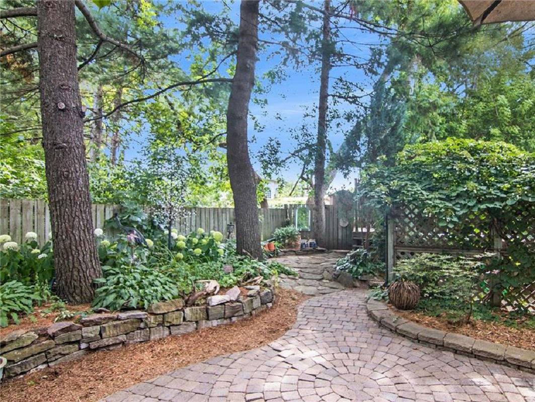 Patio — Mosgrove Court, Ottawa, Toronto