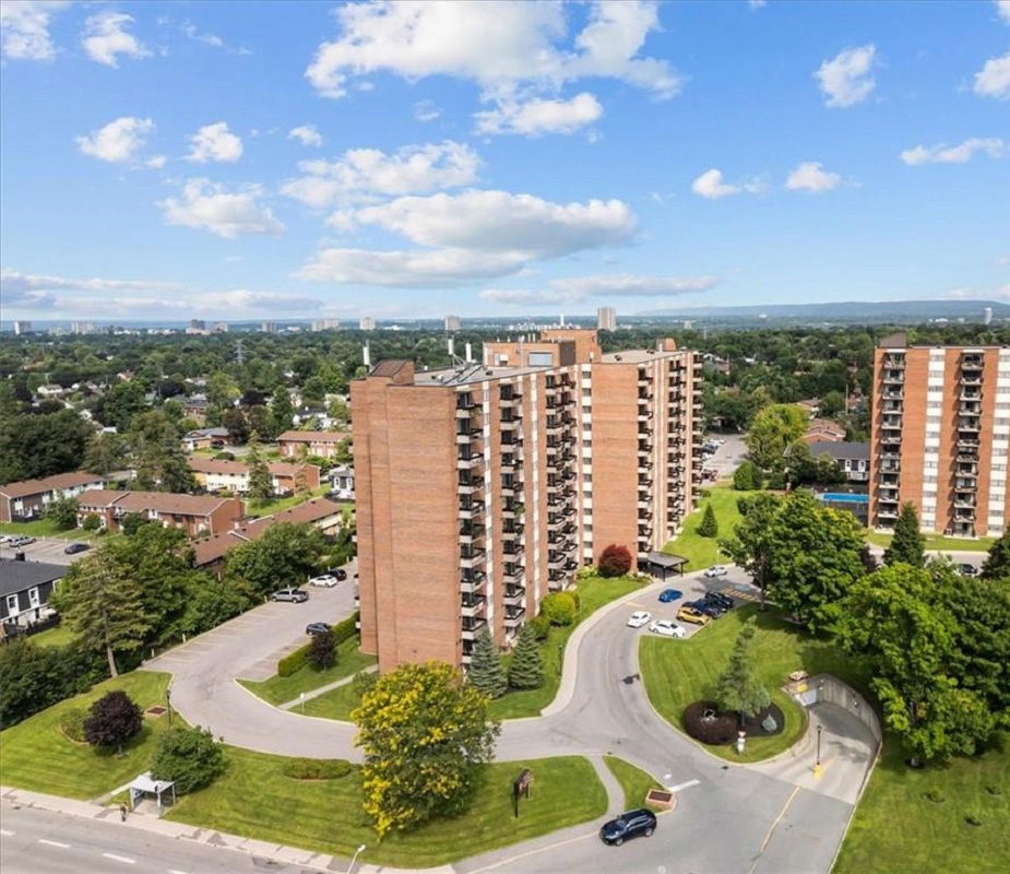 Manor Square, Ottawa, Toronto