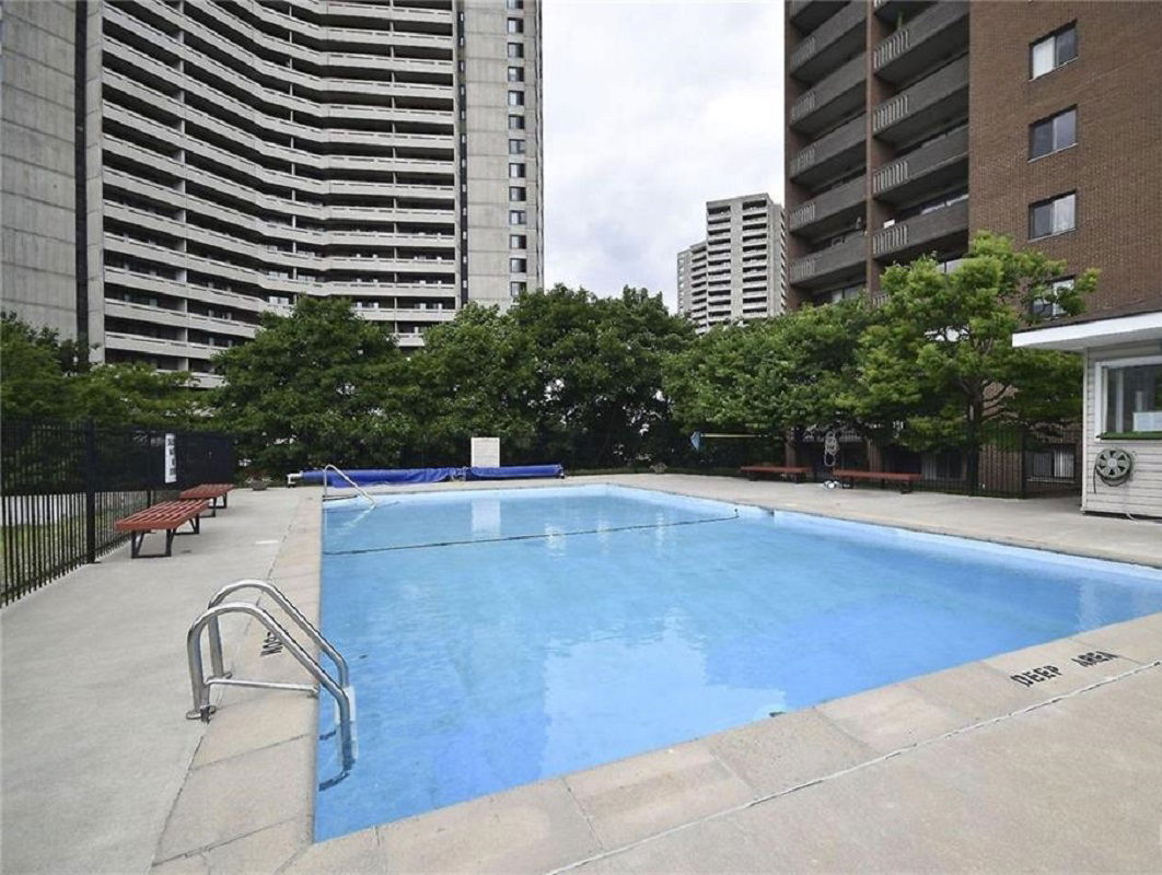 Pool — 1100 Ambleside Drive, Ottawa, Toronto