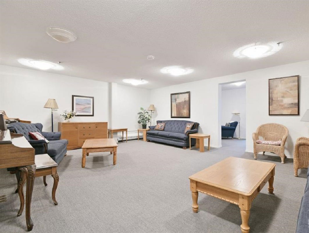 Lounge — Renaissance, Ottawa, Toronto