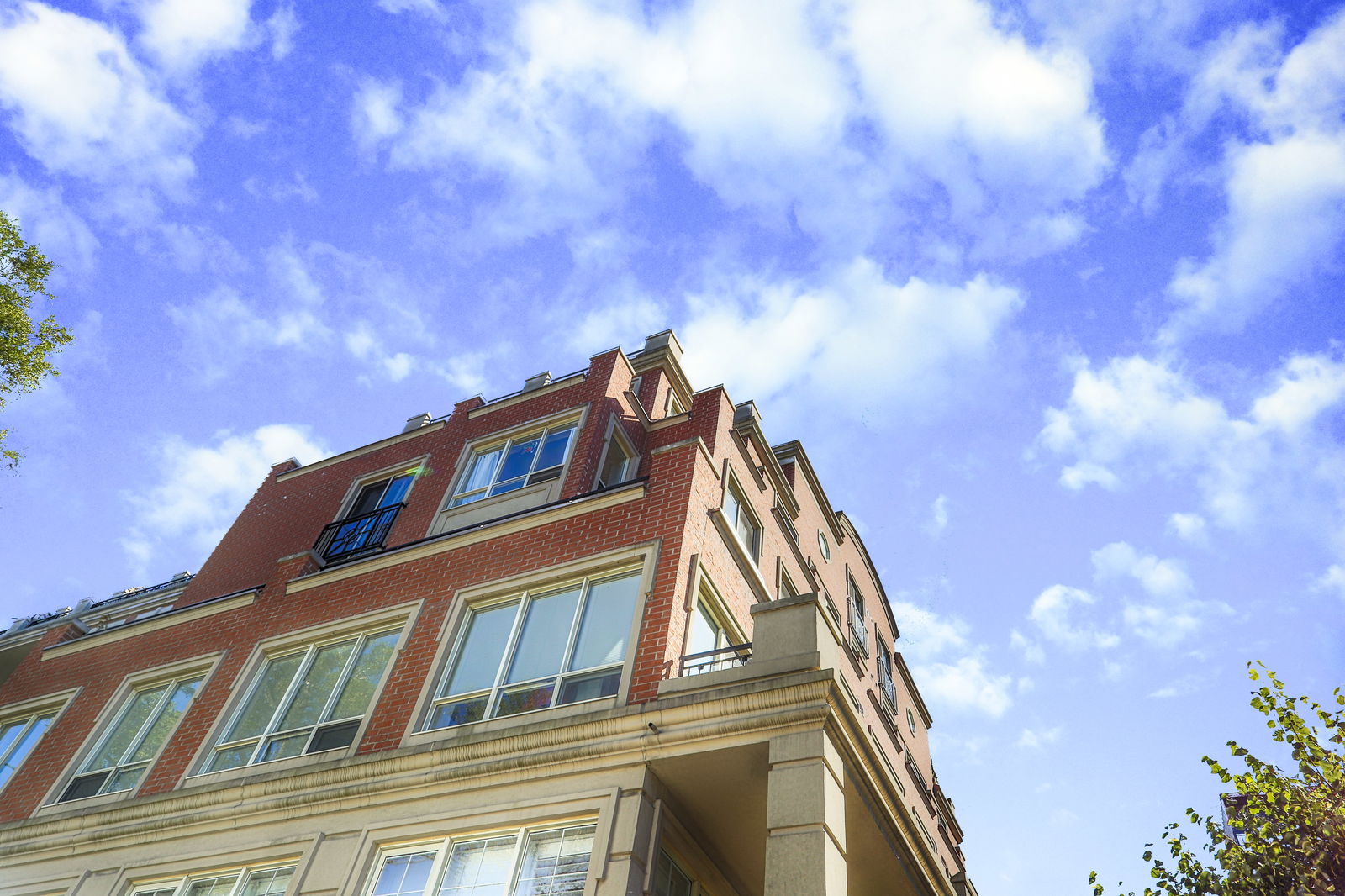 Exterior Sky — McMurrich Residences, Downtown, Toronto