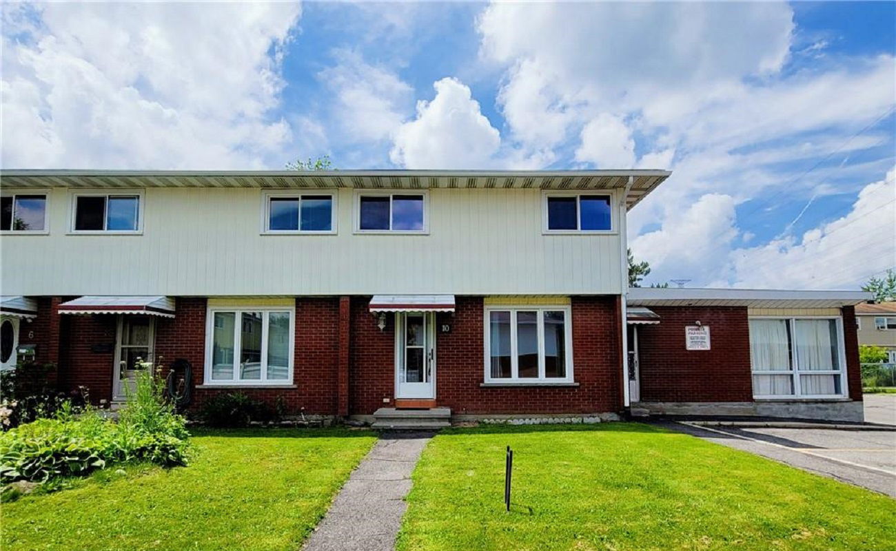 1295 Ledbury Avenue Townhouses, Ottawa, Toronto