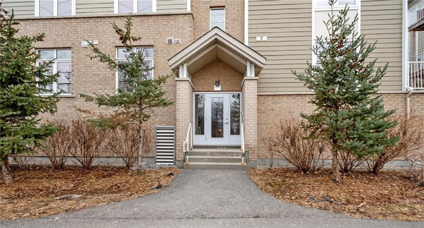 Entrance — Alta Vista Ridge, Ottawa, Toronto