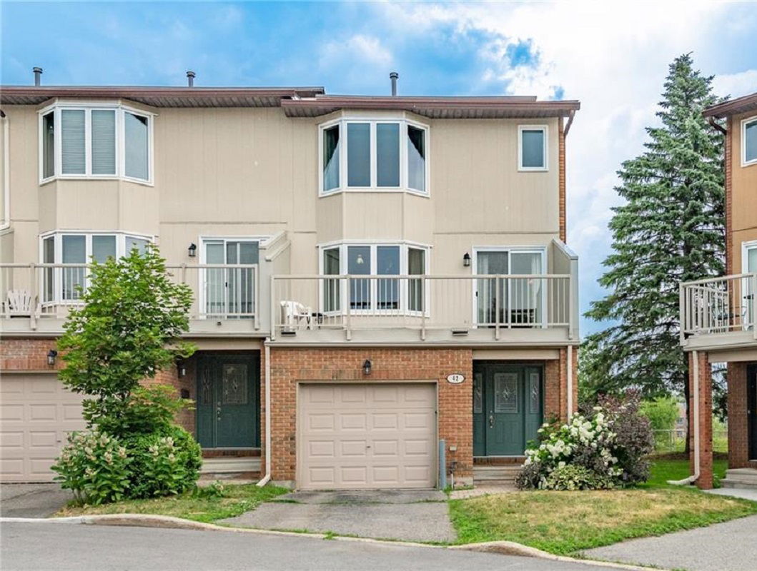 Huntview Private Townhouses, Ottawa, Toronto